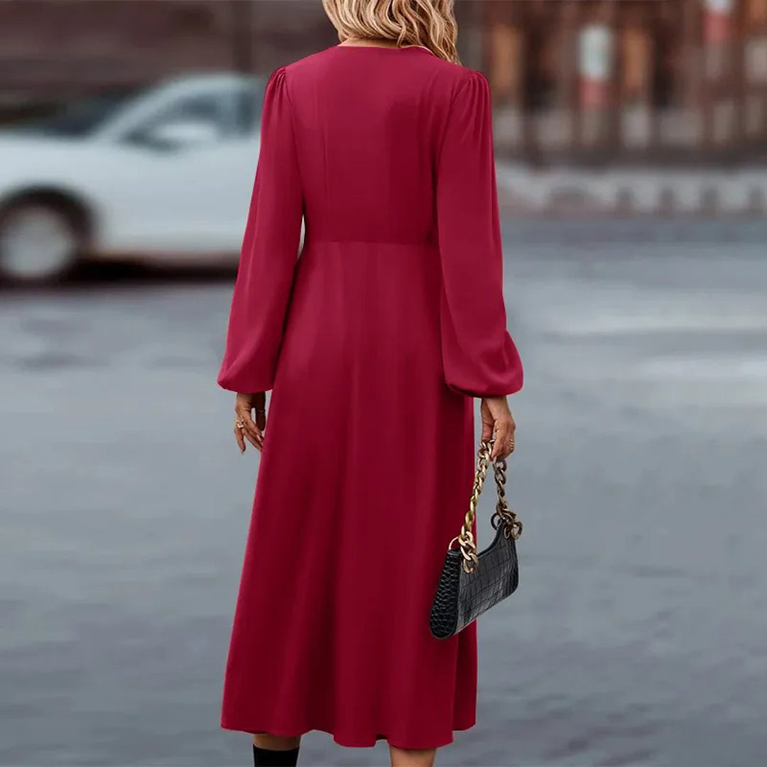 punainen pitkä mekko painikkeilla naisille takapuolen näkymä  